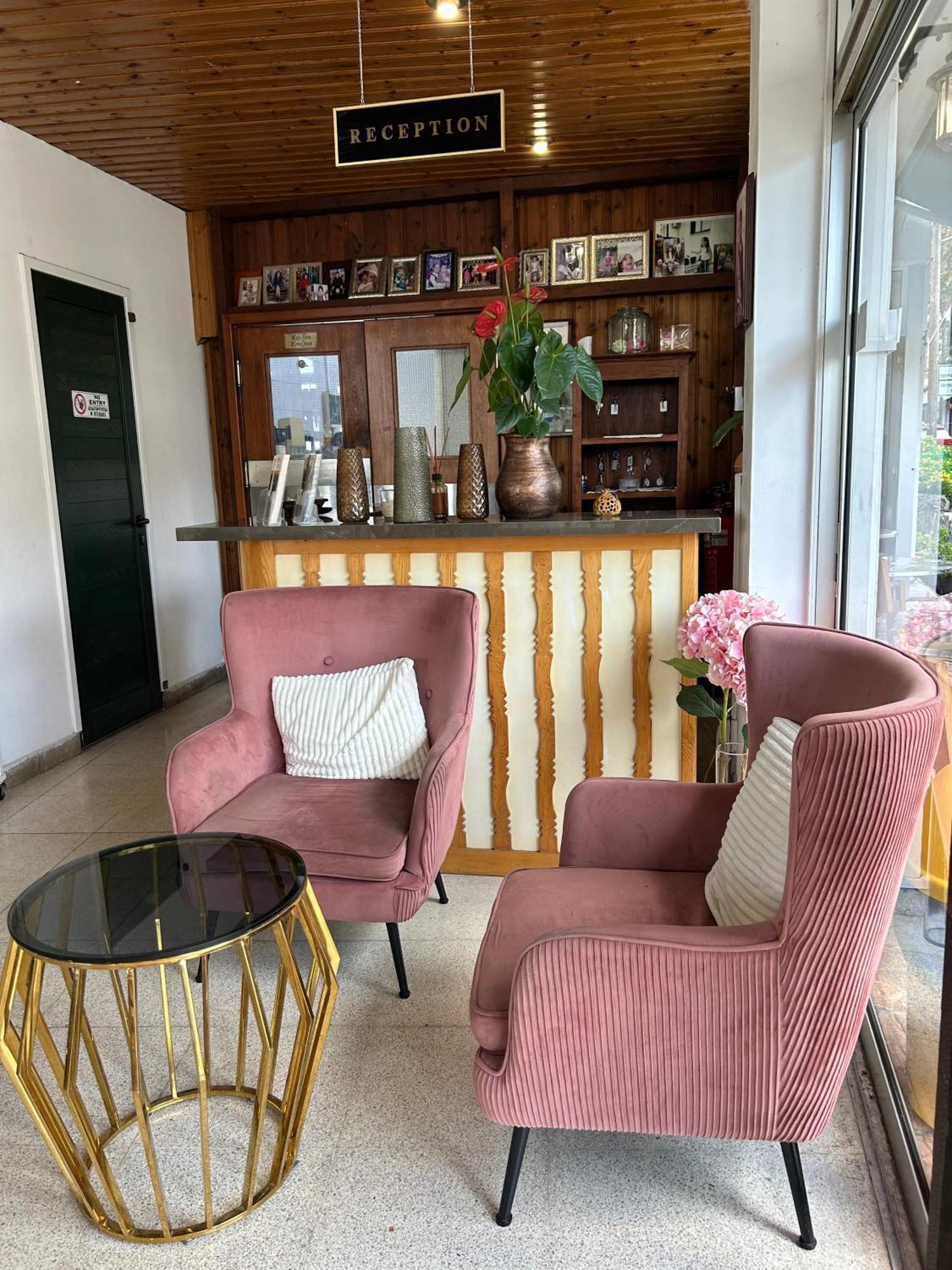 Two Flowers Hotel Pedhoulas Bagian luar foto